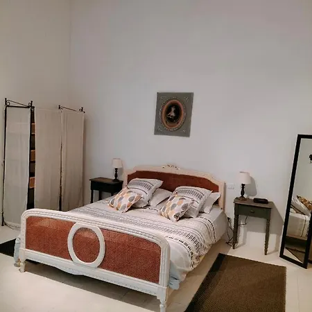 La Eugenie Bed & Breakfast